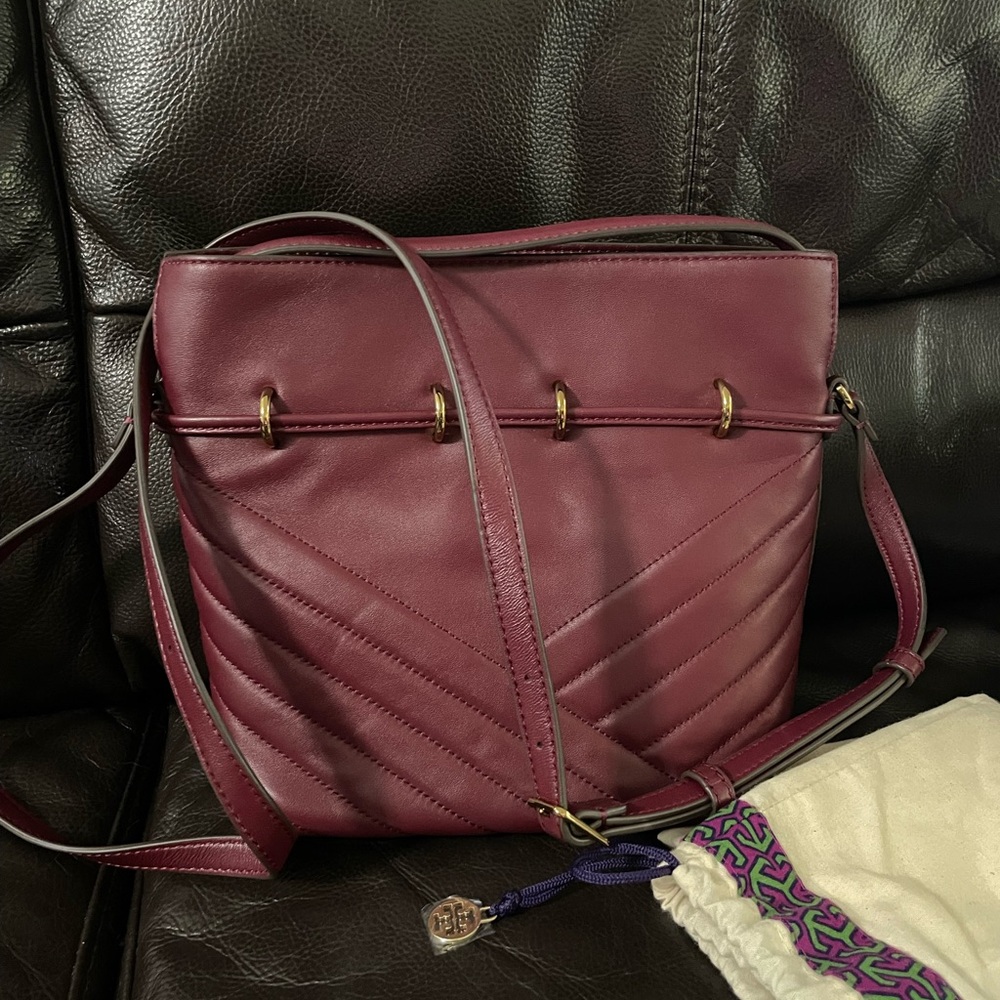 Tory Burch KIRA CHEVRON MINI BUCKET BAG Burgundy - Picture 3 of 12